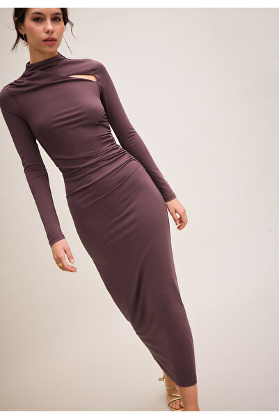 Stradivarius فستان ميدي بأكمام طويلة بتصميم غير متماثل وفتحات