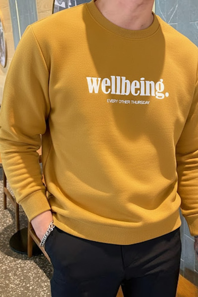 COMBİNE MİCHAİL Wellbeing Themed Printed Men's Mustard Sweatshirt