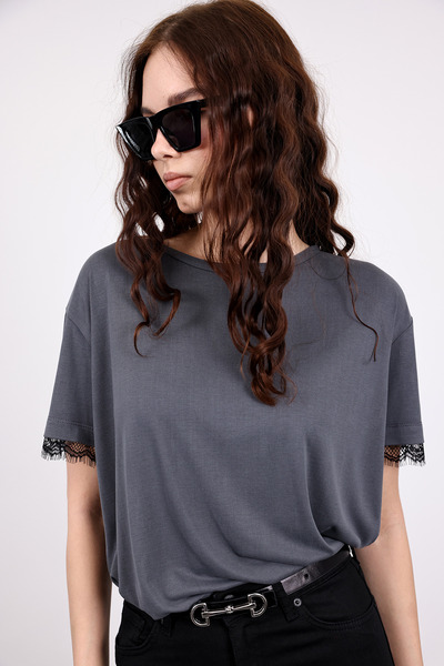 5in1Canpolat Tricou cu mâneci antracit și detalii din dantelă