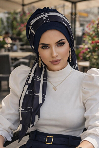 Aişe tesettür Bela mornarsko plava marama sa geometrijskim uzorkom