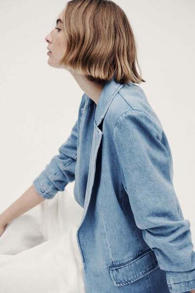 H&M بليزر دنيم بأكمام مكشكشة