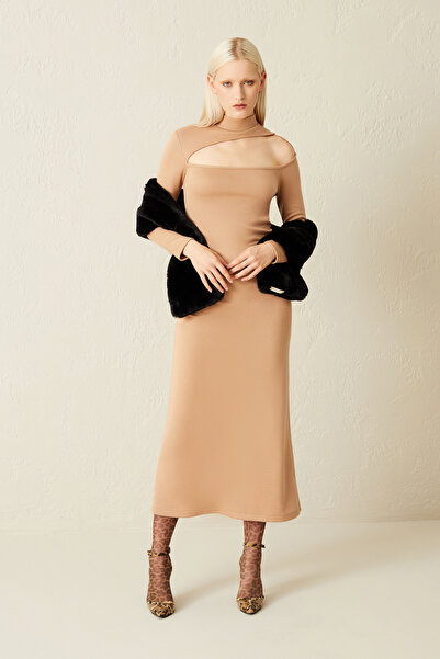 Jus De Pommes BEJ TEK OMUZ UZUN KOLLU MİDİ BOY ELBİSE