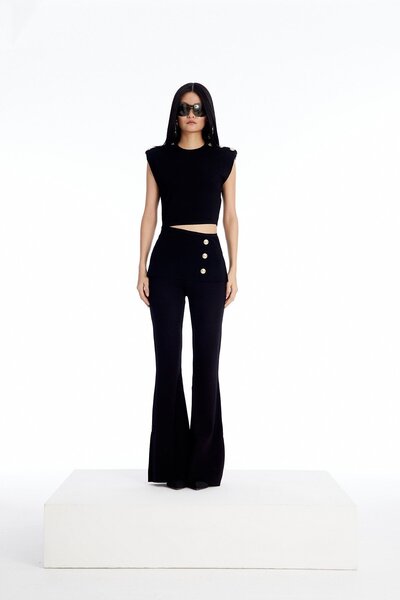 rue Düğme Detaylı Siyah Cut-Out Bluz