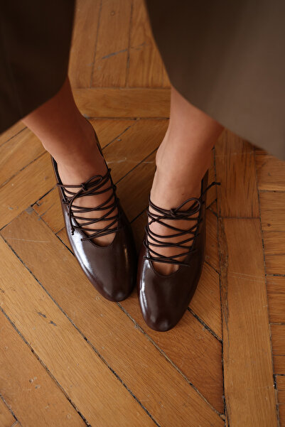 LUTVELIZADE Tocuri înalte 2605 - Tocuri scurte maro amar cu detaliu din dante...