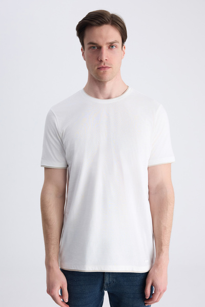 D'S Damat تي شيرت Ds Damat ذو قصة عادية ولون إكرو مصنوع من القطن بنسبة 100%