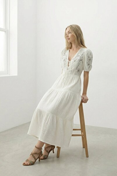 VAGGON Beyaz Nakışlı Bağlama Detaylı Midi Boy Müslin Elbise