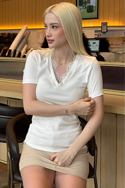 Madmext Beyaz V Yaka Dantelli Kadın Tişört MG2712