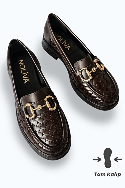 Noliva حذاء لوفر نسائي منسوج بنمط ذهبي ومشبك سلسلة ذهبية ونعل سميك