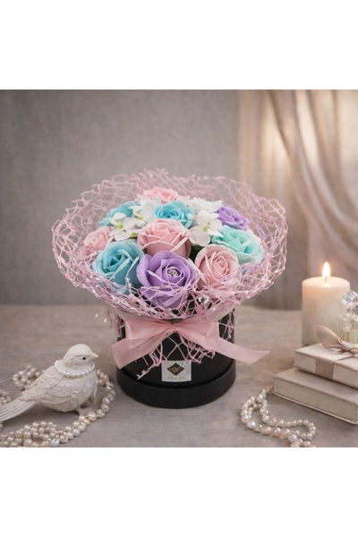 velve Aranjament floral Ametist cu flori de sapun, in cutie rotunda neagra,bl...