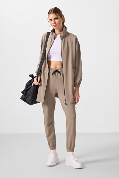 TOMMY LIFE Tamno bež komplet ženske trenerke sa visokim ovratnikom, patentnim...