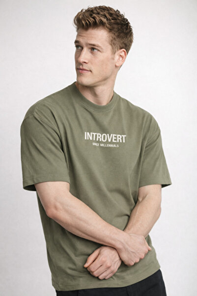 COMBİNE MİCHAİL Tricou oversize kaki cu imprimeu INTROVERT pentru bărbați
