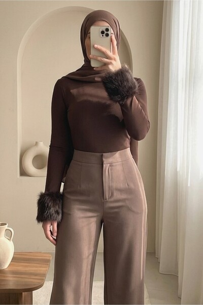 HİJABAYA Μπλούζα με γούνινα μανίκια και κουμπωτά κουμπιά στο ύψος του λαιμού
