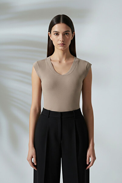 Şiir بلوزة دولوريس سليم مايلد ملمس ناعم أيهويز سليڤ مرن جاكار محبوكة - بيج