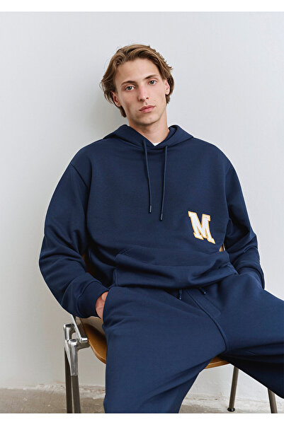 Mavi Marineblaues Sweatshirt mit Kapuze und Rückendruck 0S10375-89353