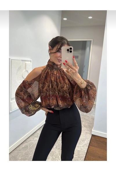 Selin Damla Kadın Halter Yaka Desenli Şifon Omuz Dekolteli Bluz