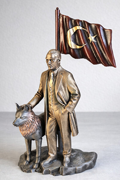 AF SANART Atatürk Paltolu Yanında kurt Figürü Bayraklı biblo heykel