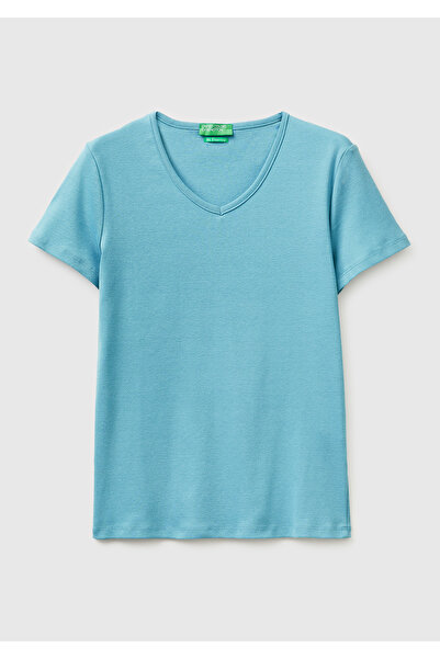 United Colors of Benetton تي شيرت نسائي أزرق فاتح 100% قطن بياقة على شكل V واسعة