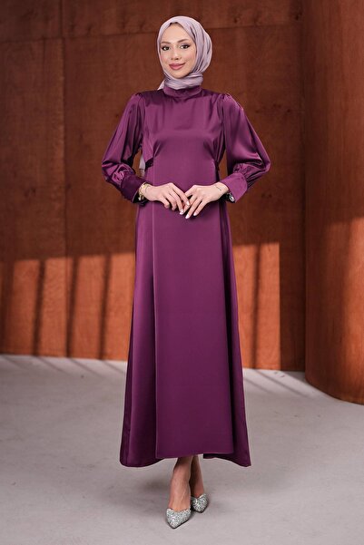 İmajButik Ljubičasta satenska večernja haljina sa manžetama i kopčama, sa poj...