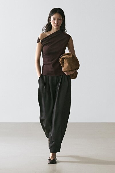 Massimo Dutti Broş detaylı asimetrik top