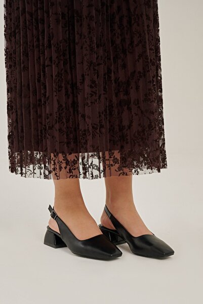 Modezya حذاء بولي نسائي بكعب عالٍ باللون الأسود غير اللامع مع تفاصيل حزام خلف...