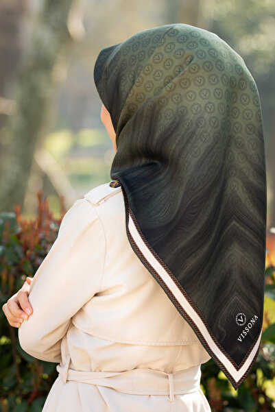 Vissona 100% Twill İpek Monogram Desenli Haki Renkli 90x90 Dikim Şekli : El D...