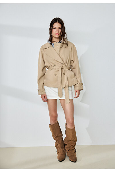 Stradivarius Kemerli ve dökümlü kısa trençkot