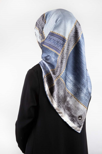 VİOLLA Twill Dokulu Ve Geometrik Desenli Saks Renkli 90x90 Eşarp (İpek İçerme...