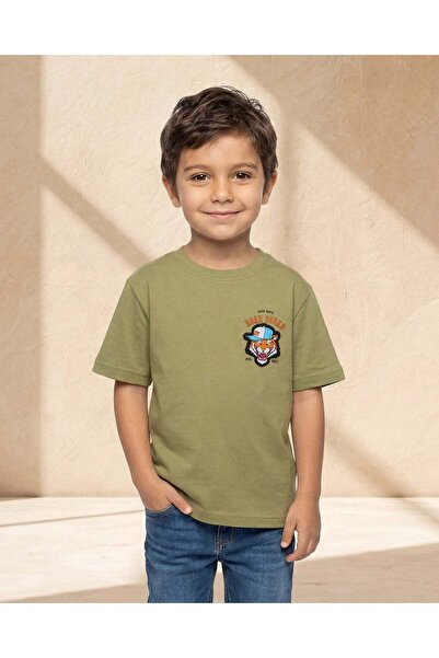 REDTAG تيشيرت أولادي زيتوني فضفاض برقعة مطاطية