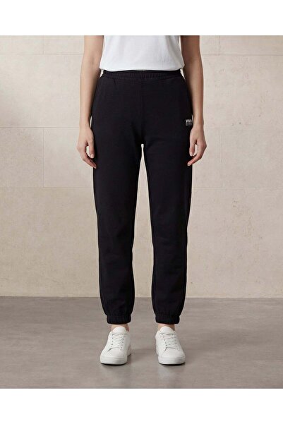 REDTAG بنطال رياضي أسود بقصة مستقيمة من قطن تيري