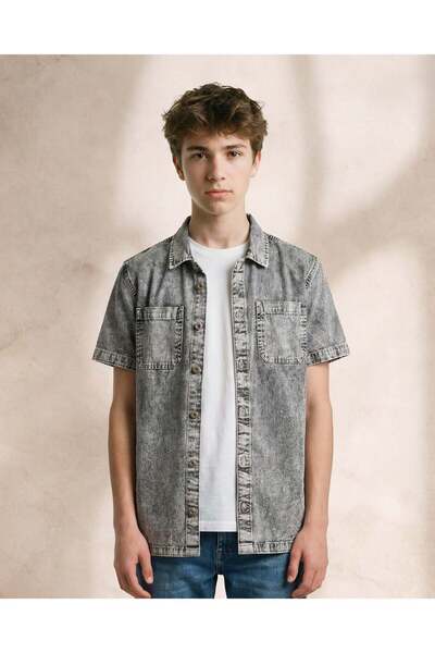 REDTAG قميص دنيم أسود كاجوال للأولاد الكبار مع تي شيرت