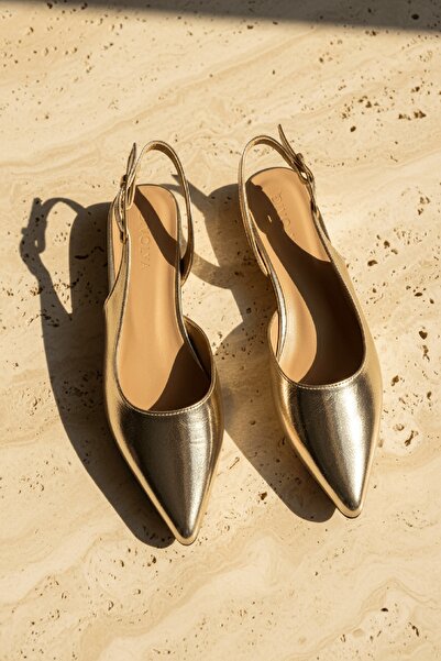 DURUNUN BUTİĞİ Meta Gold Pointed Toe Shoes with Blocked Sides (2 cm Heel)