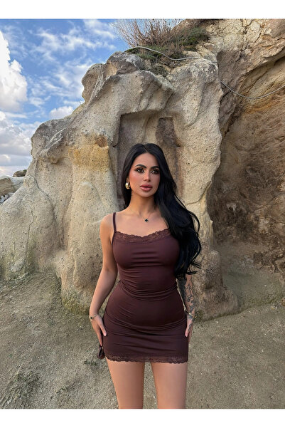 kırmızı butiks Καφέ φόρεμα κατάδυσης με κορδόνια και δετά λουράκια