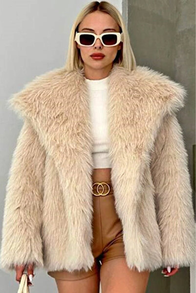 Mad Diva Beige Faux Fur Jacket with Pocketed