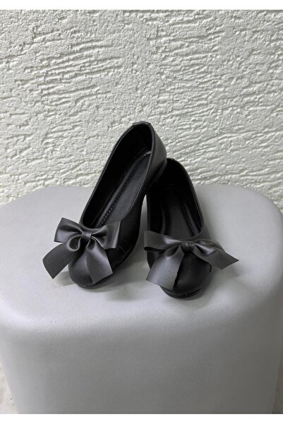 Beyond Γυναικείες δερμάτινες μπαλαρίνες με μαύρο φιόγκο και λεπτομέρειες 1 εκ...