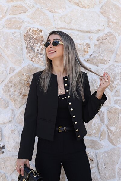 bytugcekaya Black crew neck gold buttoned short jacket