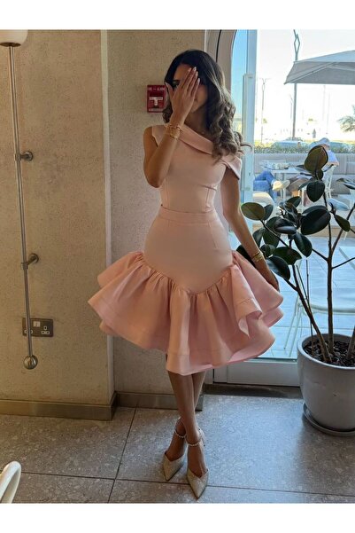 revan Boutique A pink dress with feminine polka dots