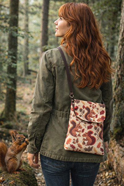 TALKING DREAMS Squirrel Patterned Book Cover with Lid and Long Handle