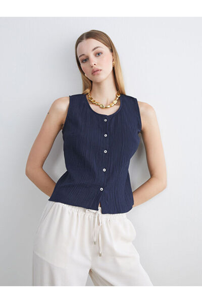 LC Waikiki بلوزة من الموسلين المزخرف بياقة روبا من UZG STORE للنساء الأنيقات