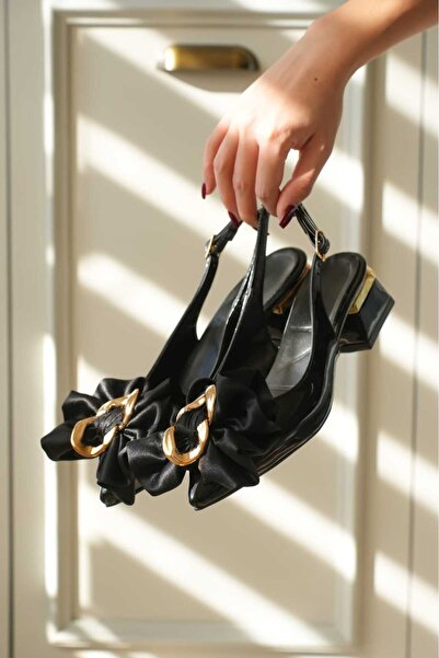 Macelife Sivri Burun Arkası Açık Gold Aksesuarlı Siyah Rugan Kadın Topuklu Ay...