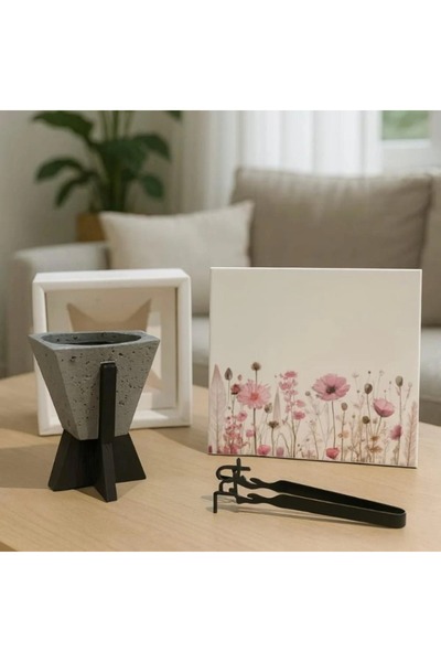 QUEEN Elegant incense burner with tongs