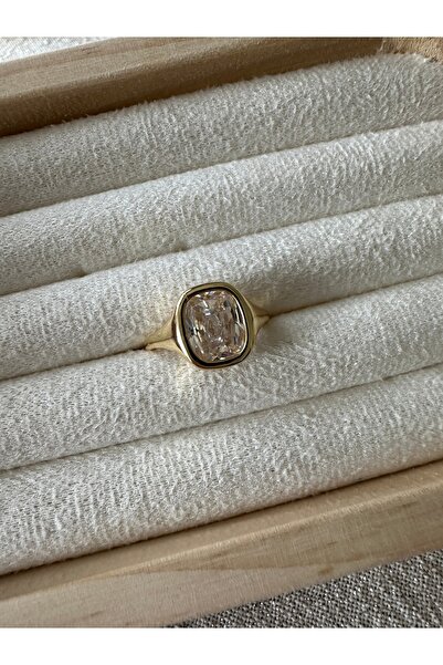 ringbox Special Series - Gold Square Cut Ring