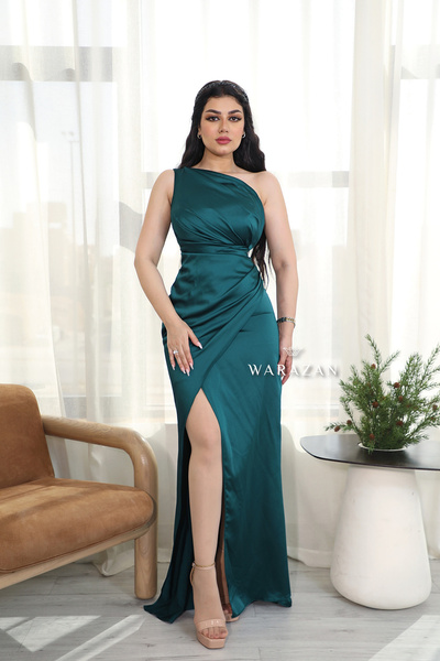 Warazan A soft and elegant evening dress to wear
