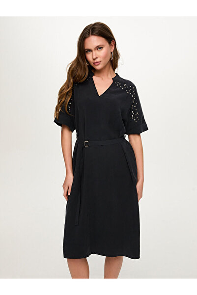 Faik Sönmez Omuzu Trok Taş Detaylı Beli Kemerli Modallı Elbise S26ELB039