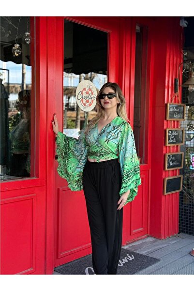 Miss Boheme Yeşil Renk İspanyol Kol Gold Detaylı Damla Desenli İpek Bluz