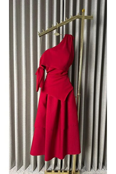 Jonana A soft Barbie dress is the trend of the season.