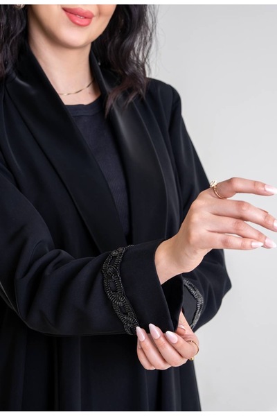 Al Afnan Boutique A luxurious abaya made of cobra Crepe fabric with an attrac...