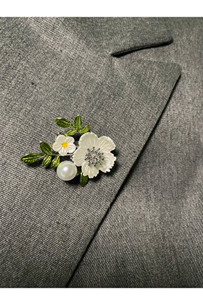 Hiis Store Gümüş Renk Beyaz Çiçek ve İnci Detaylı Kadın Broş & Yaka İğnesi