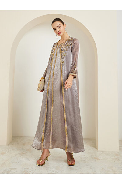 Amirah By Styli قفطان بني مطرز يدويًا مطرّز A-قَصّة على شكل A