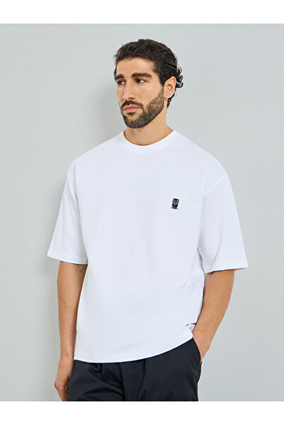 Styli Men White Contrast Embroidery Logo T-Shirt