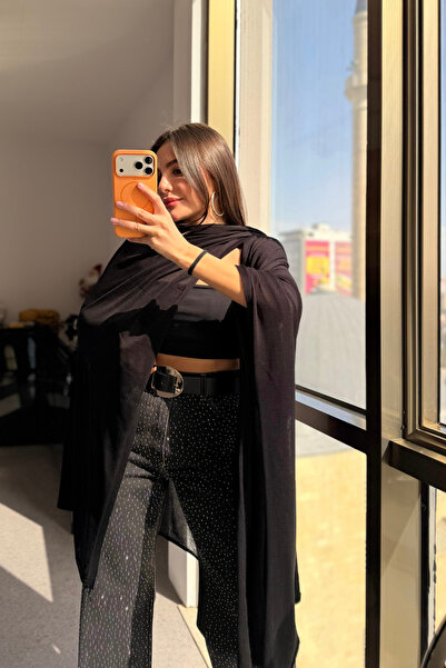 Gizem Ecemiş شينكو بونشو أسود شفاف